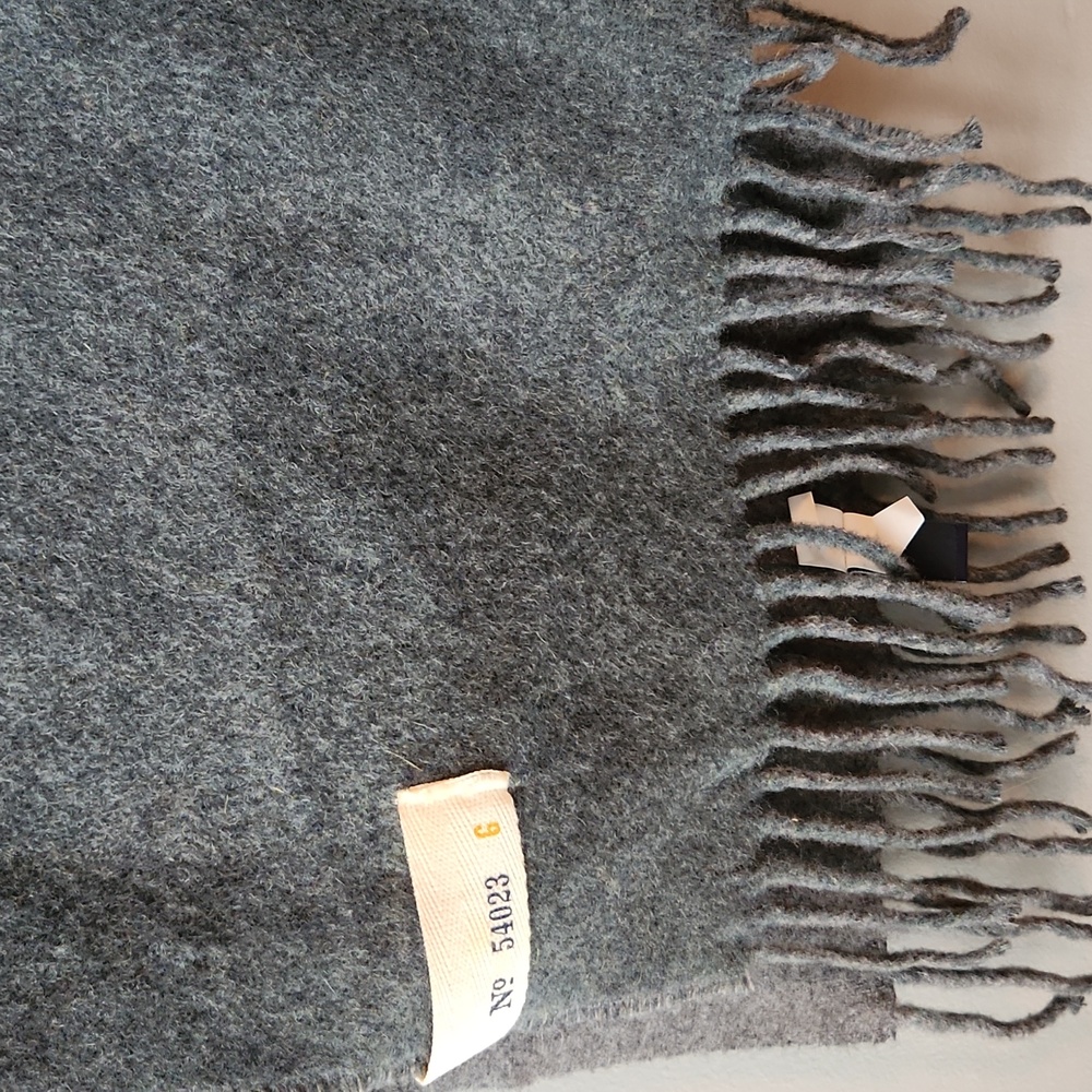 Gap 100% Wool Fringe Scarf Made In Italy - Picture 2 of 4